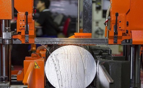 富顺立式金属带锯床切削出现跑带故障解决方法！